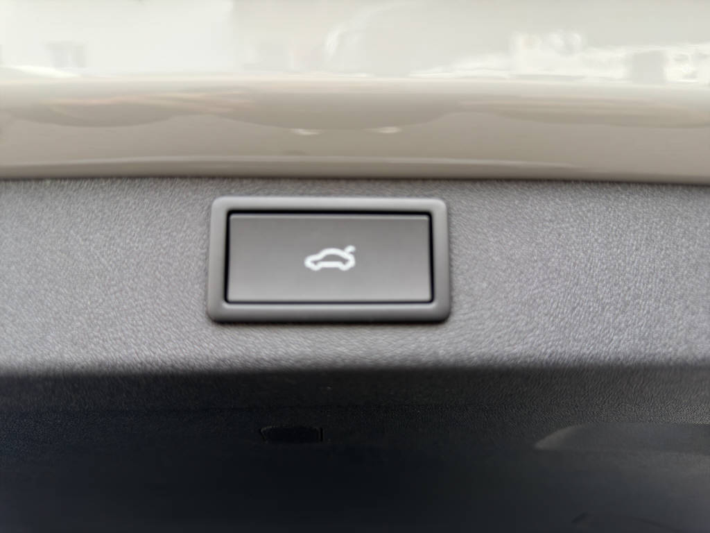 SKODA Enyaq IV RS 4x4 MAXX-image-22