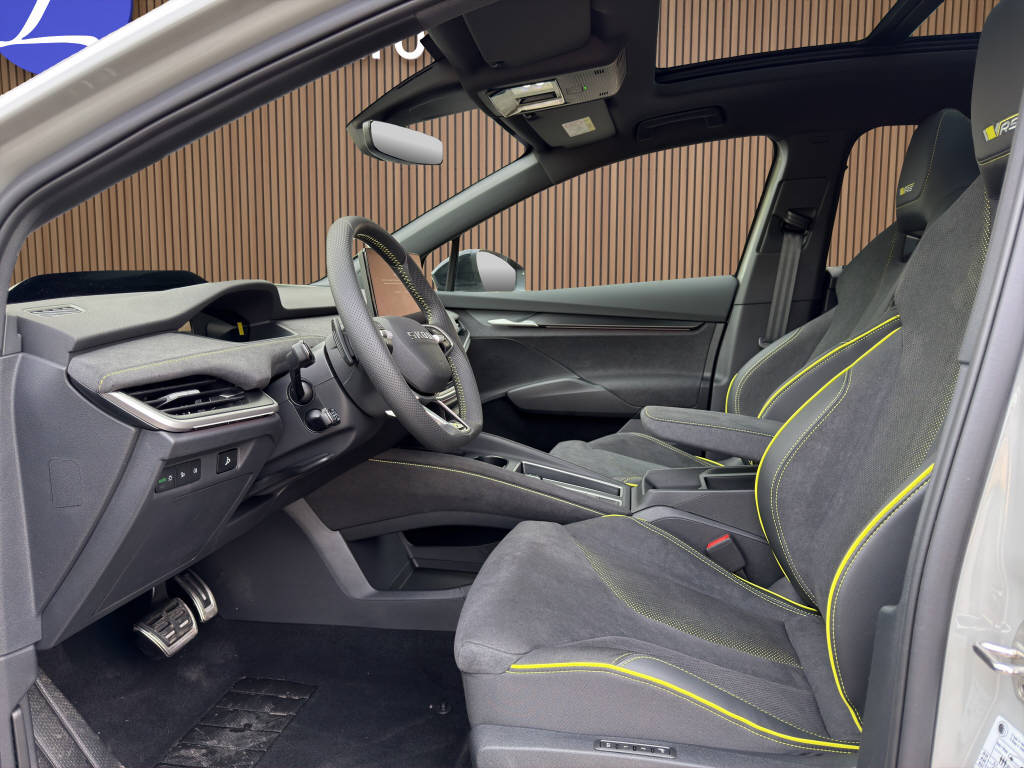SKODA Enyaq IV RS 4x4 MAXX-image-11
