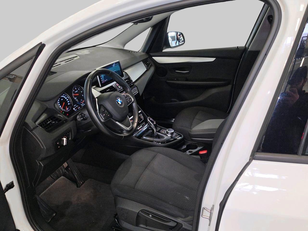BMW 218d xDrive Gran Tourer-image-11