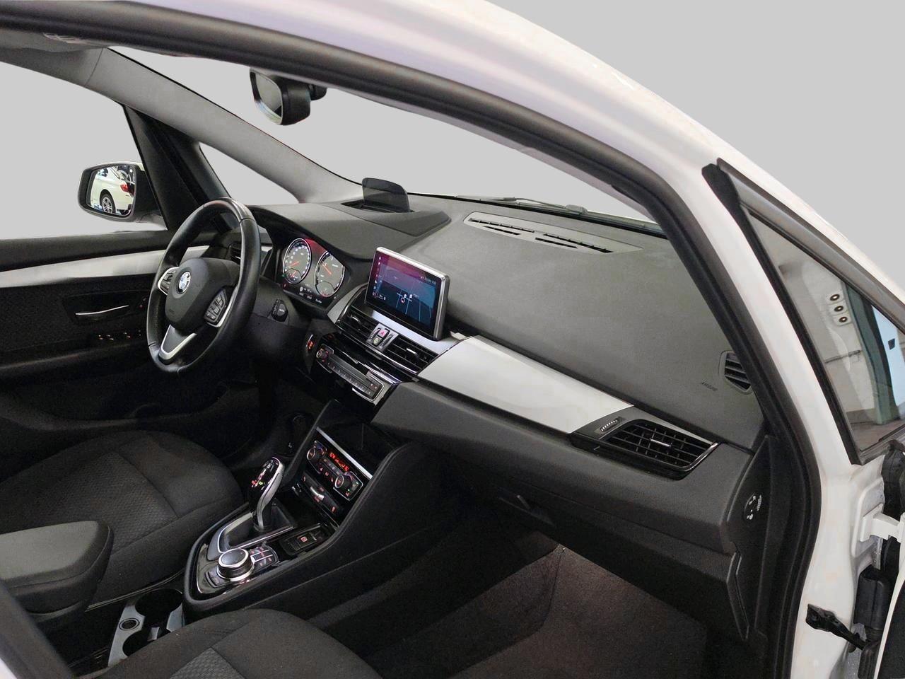 BMW 218d xDrive Gran Tourer-image-12