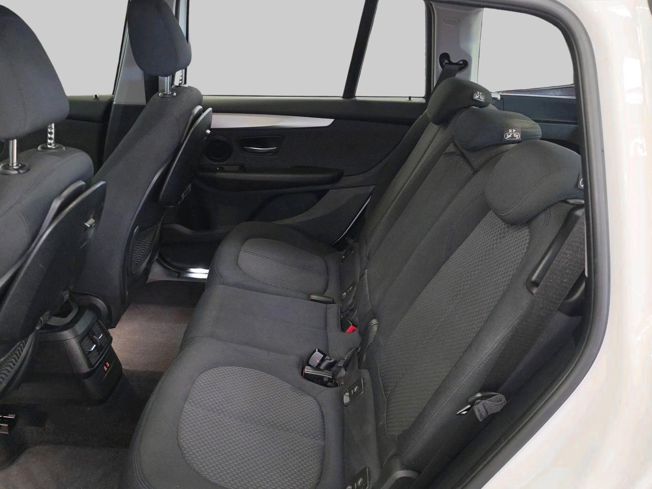 BMW 218d xDrive Gran Tourer-image-18