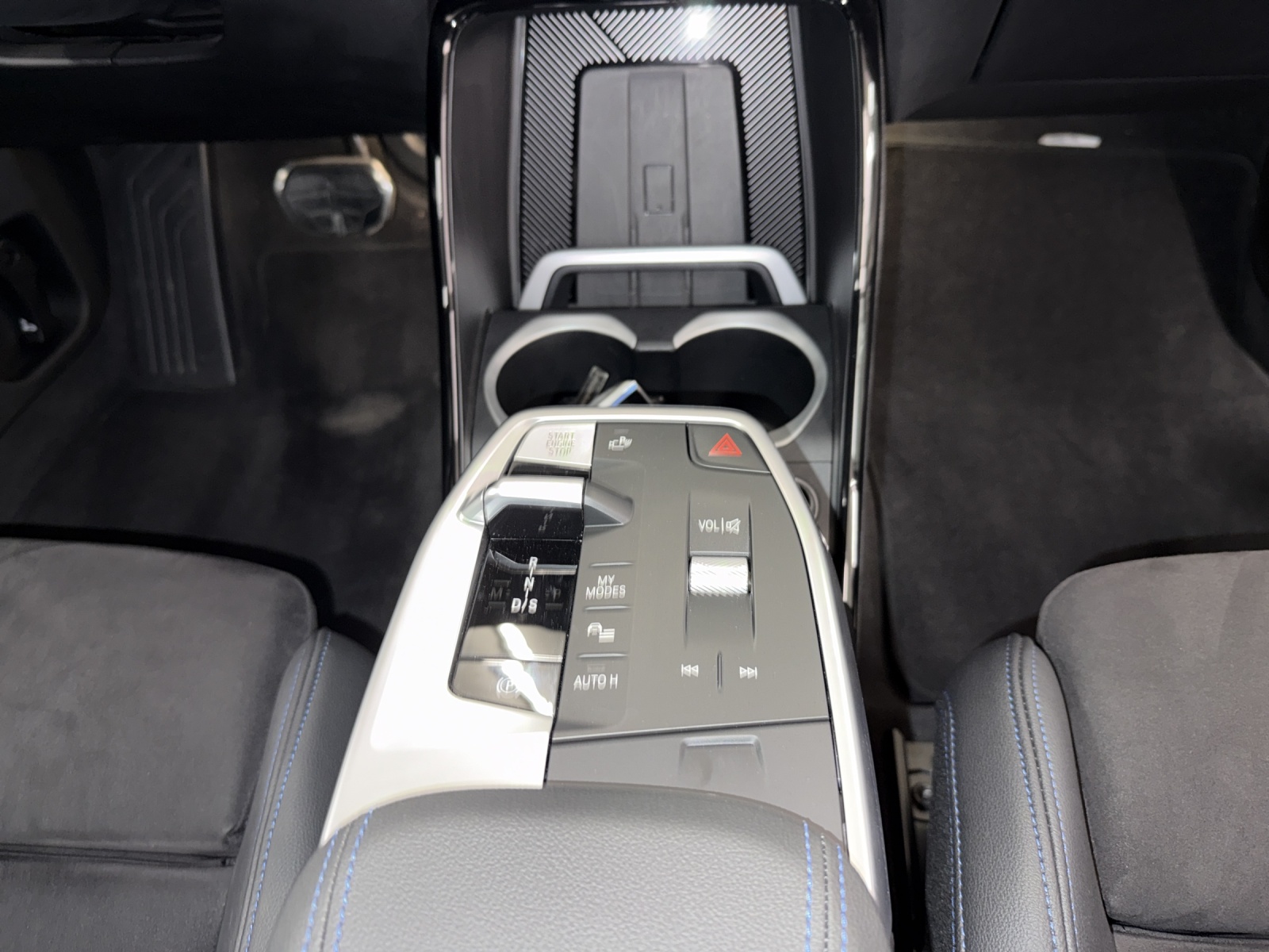 BMW X1 xDrive 23i 48V M Sport-image-16