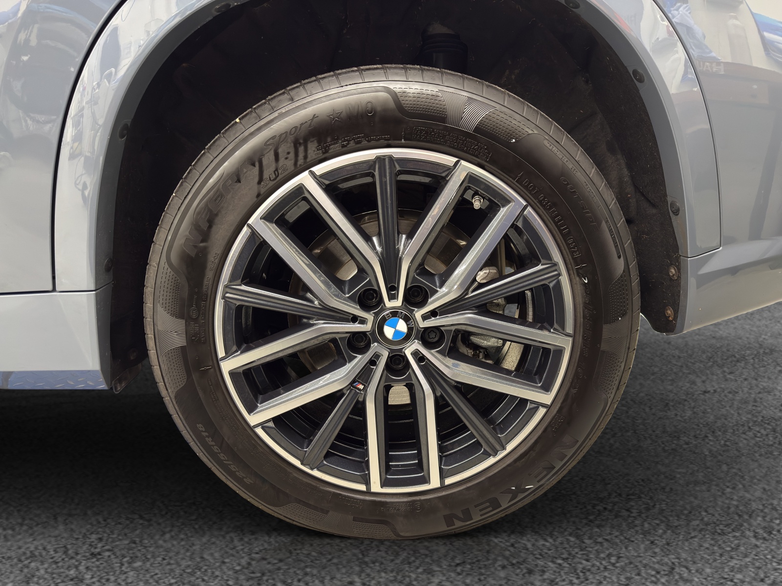 BMW X1 xDrive 23i 48V M Sport-image-9