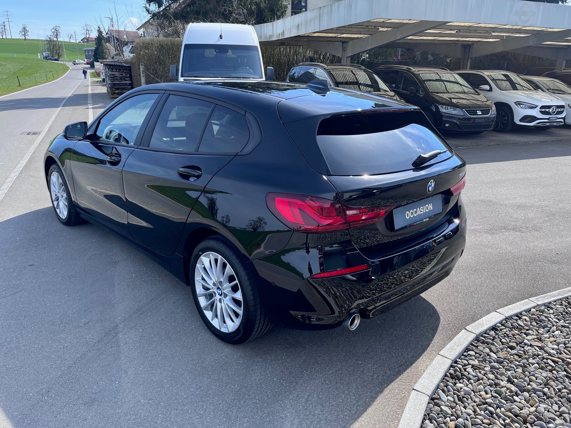 BMW 118i Steptronic-showroom-element-3