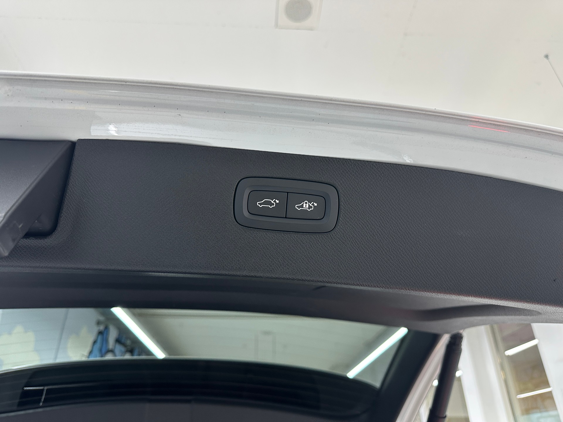 VOLVO XC90 T8 Ultra Dark-image-12