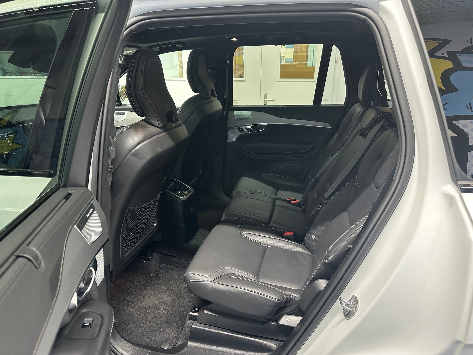 VOLVO XC90 T8 Ultra Dark-image-8