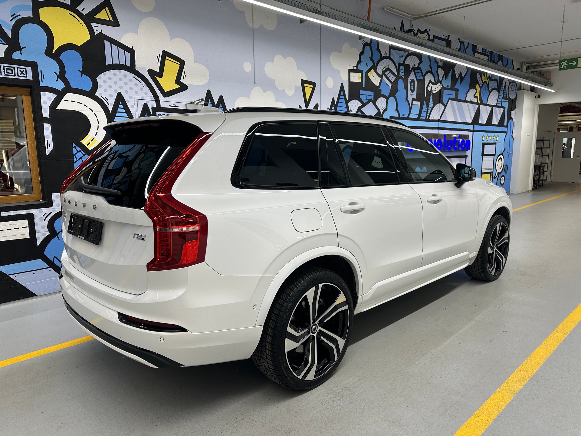 VOLVO XC90 T8 Ultra Dark-image-3