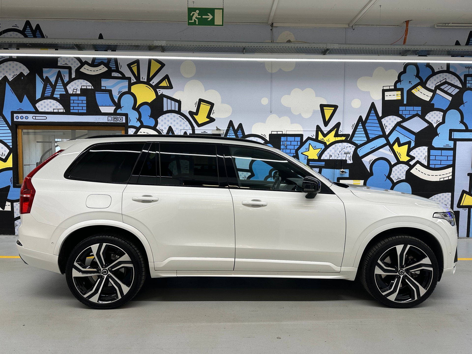 VOLVO XC90 T8 Ultra Dark-image-2