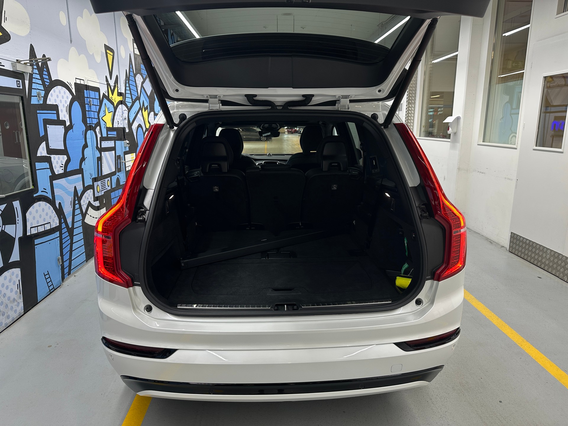 VOLVO XC90 T8 Ultra Dark-image-5