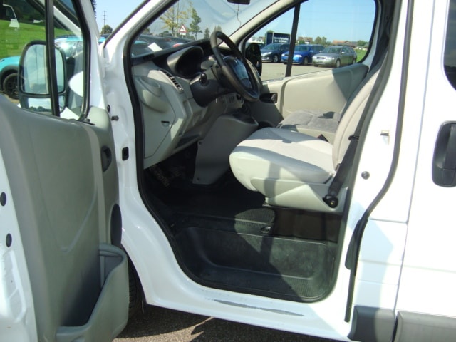 RENAULT Trafic 2.0 dCi 90 2.7t L1H1-image-6