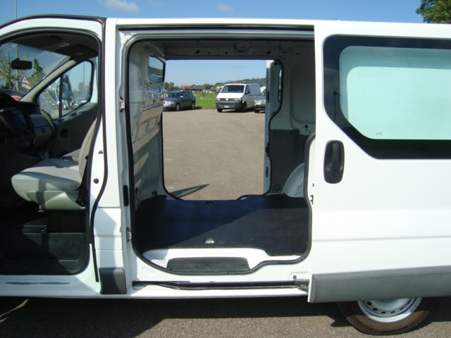 RENAULT Trafic 2.0 dCi 90 2.7t L1H1-image-9