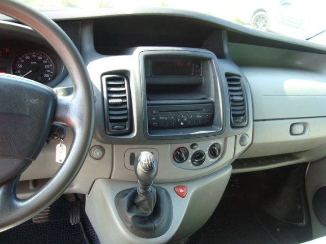 RENAULT Trafic 2.0 dCi 90 2.7t L1H1-image-11