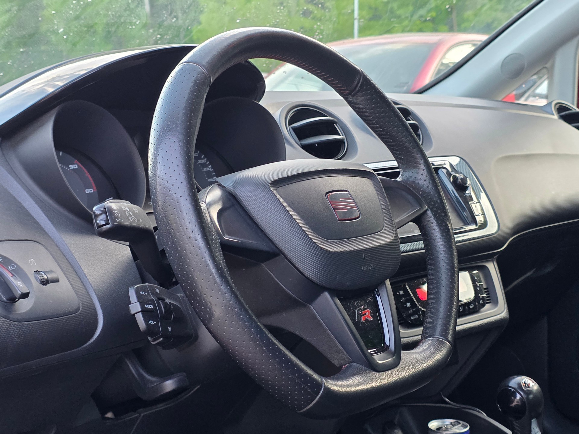 SEAT Ibiza 2.0 TDI FR Frisch ab MFK / FRISCH AB SEHR GROSSEM SERVICE / Garantie / GRATIS LIEFERUNG-image-9