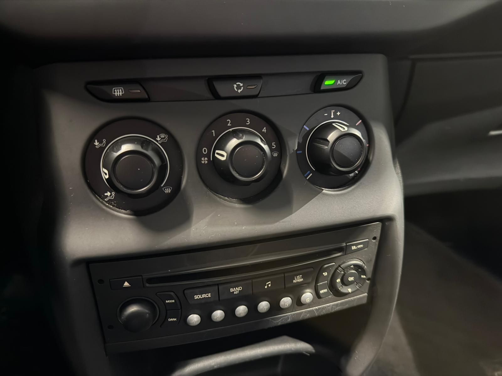 CITROEN C3 1.2i Exclusive-image-18