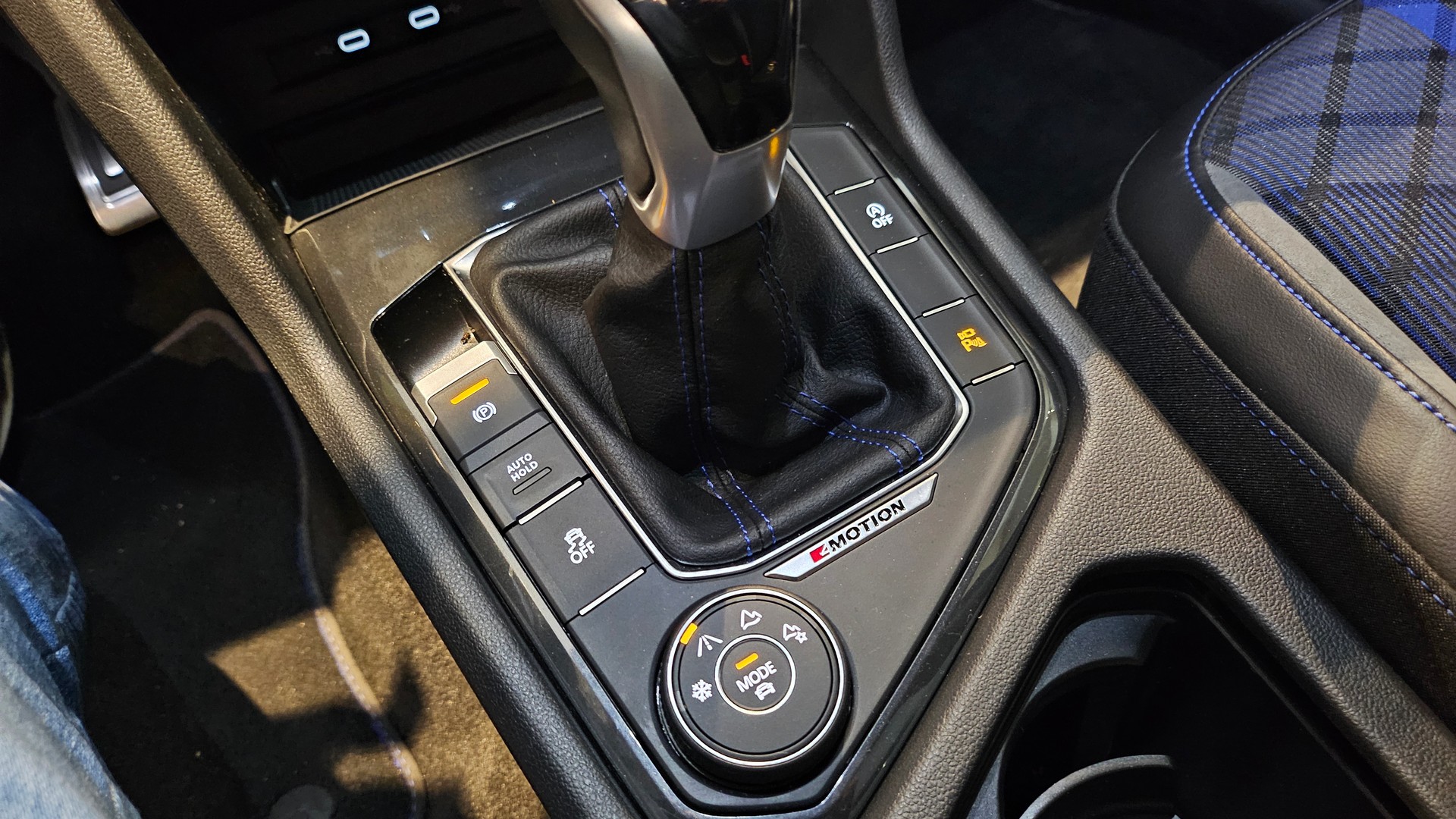 VW Tiguan 2.0TSI R 4Motion DSG-image-30
