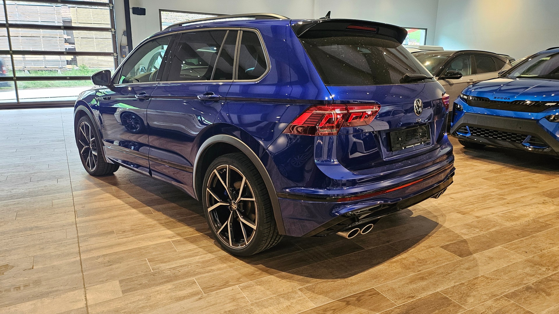 VW Tiguan 2.0TSI R 4Motion DSG-image-12