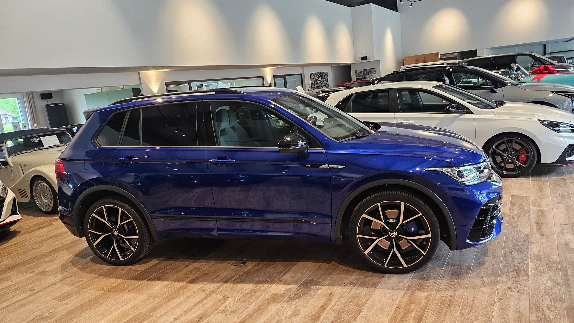 VW Tiguan 2.0TSI R 4Motion DSG-image-6