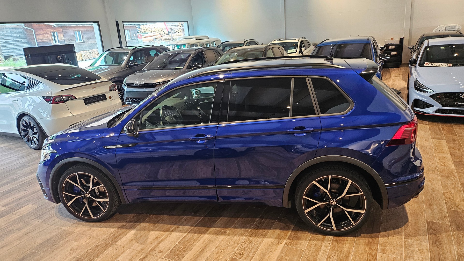 VW Tiguan 2.0TSI R 4Motion DSG-image-15
