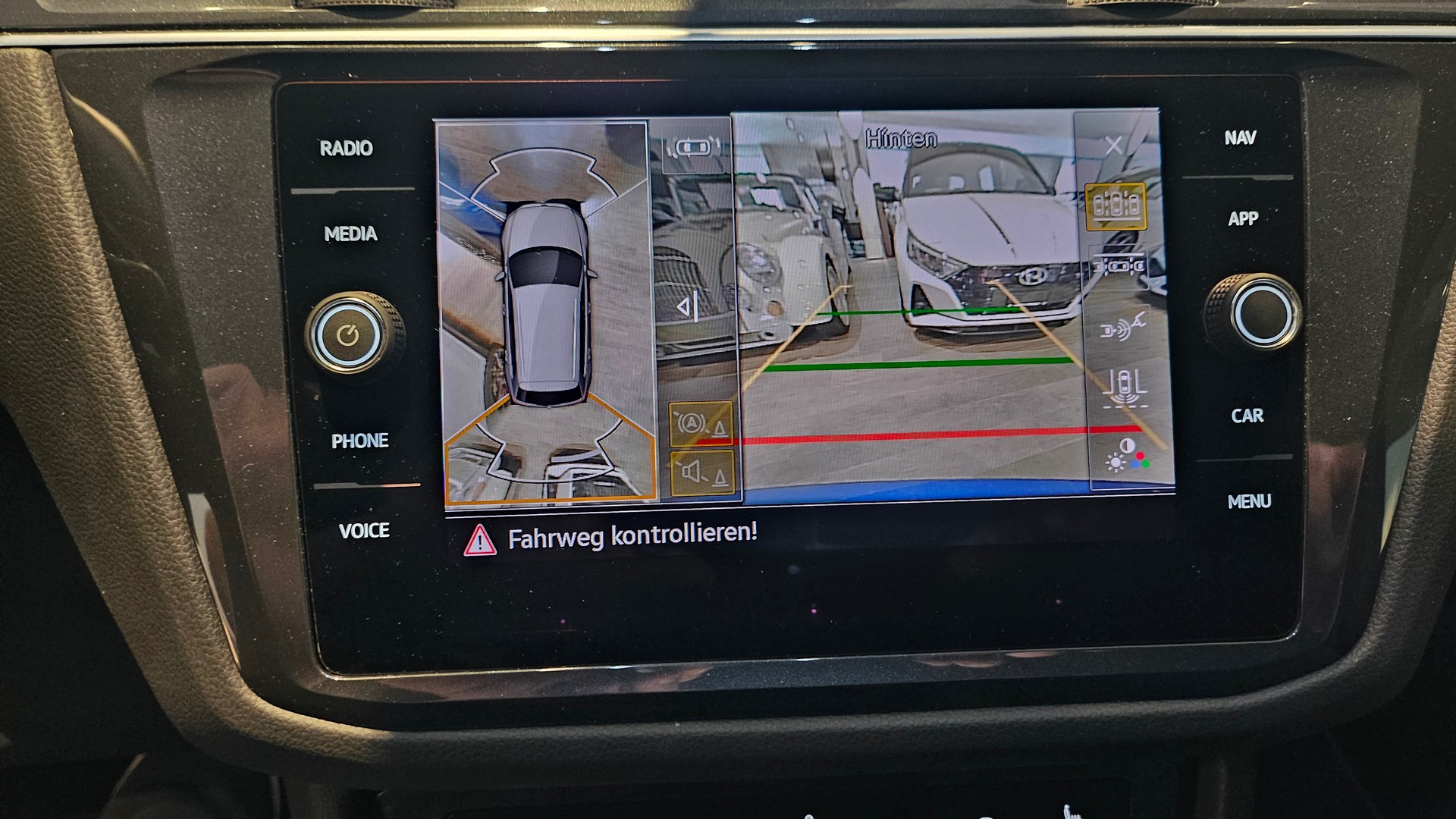 VW Tiguan 2.0TSI R 4Motion DSG-image-28