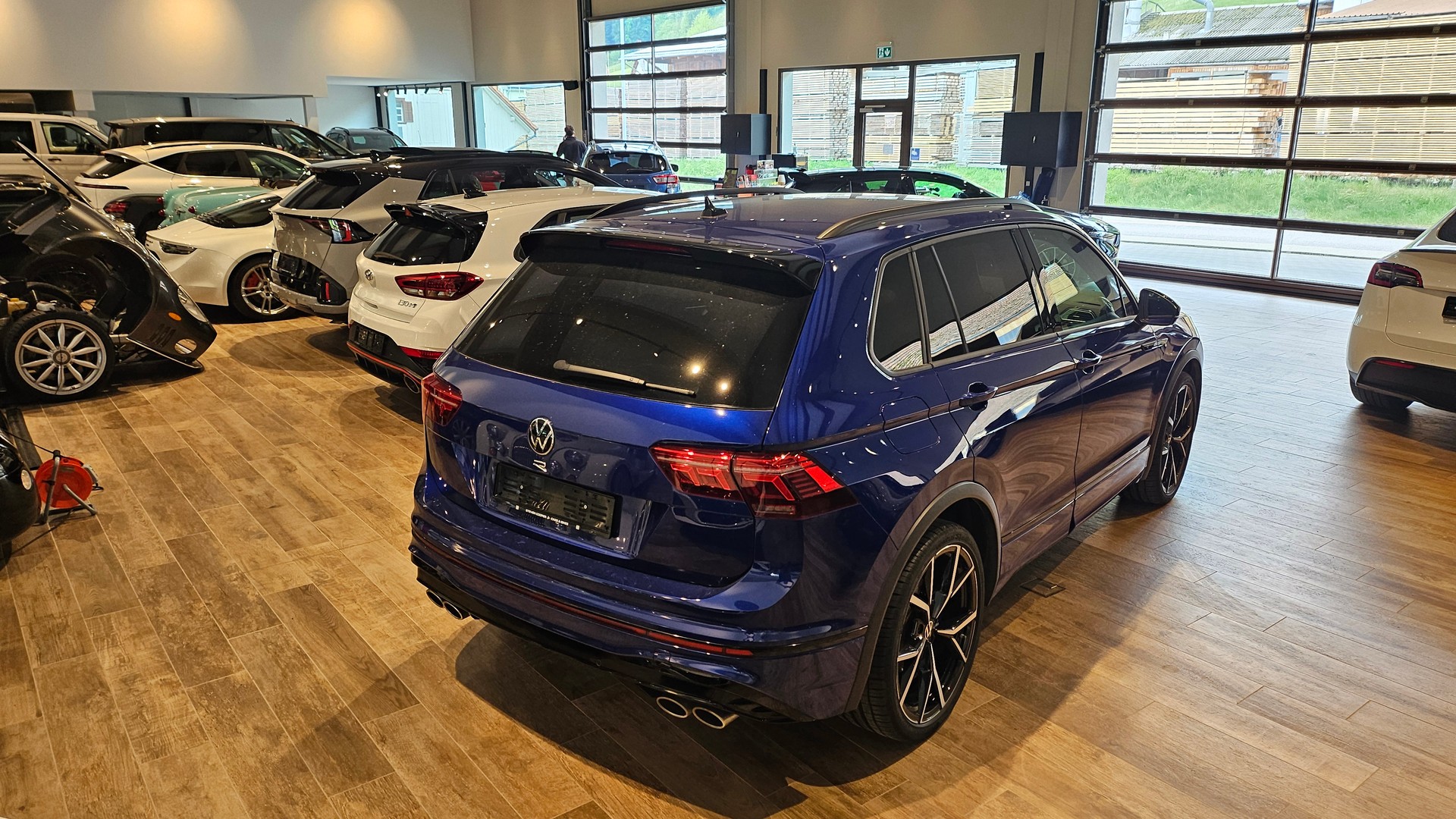 VW Tiguan 2.0TSI R 4Motion DSG-image-9