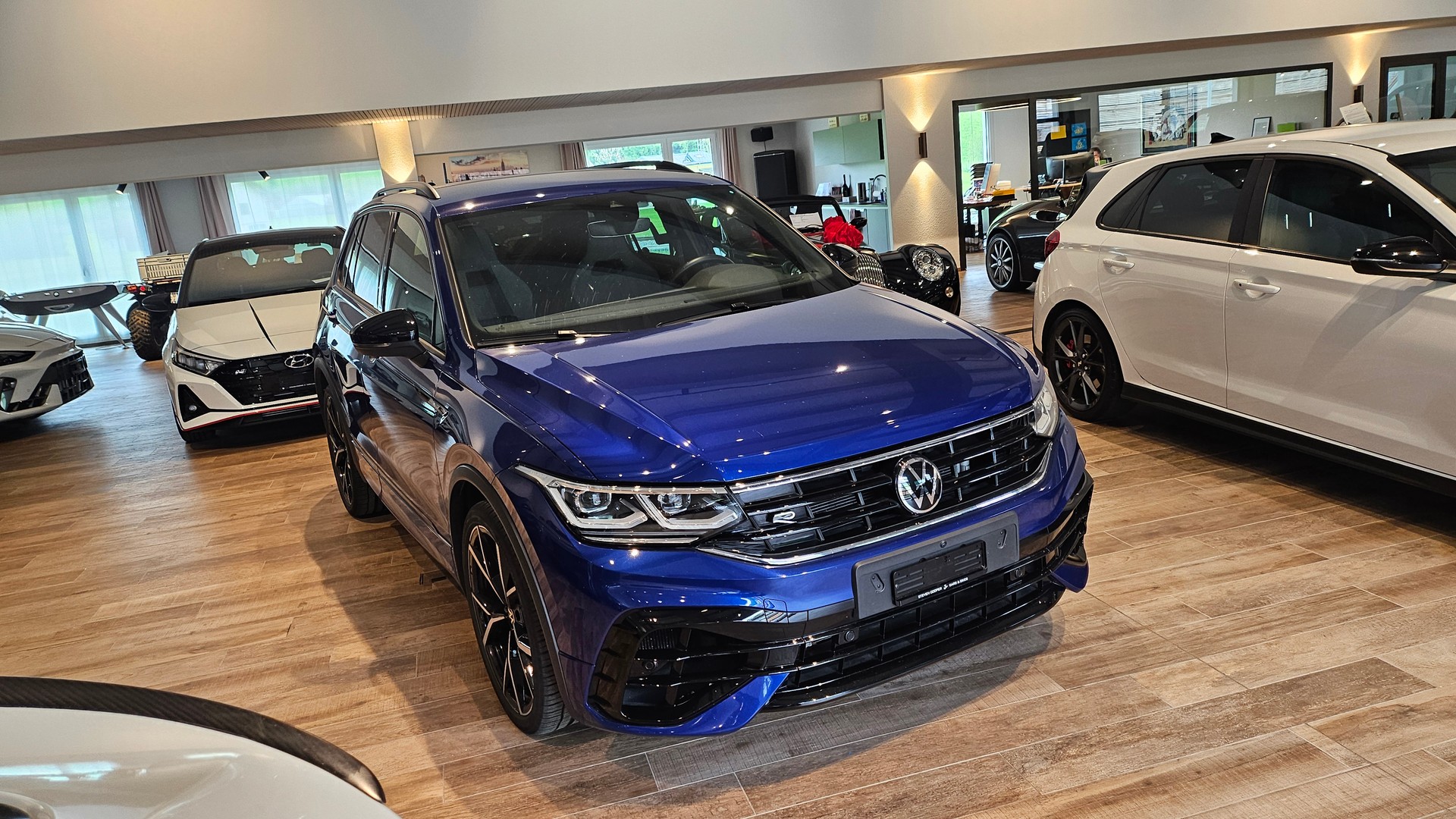 VW Tiguan 2.0TSI R 4Motion DSG-image-4