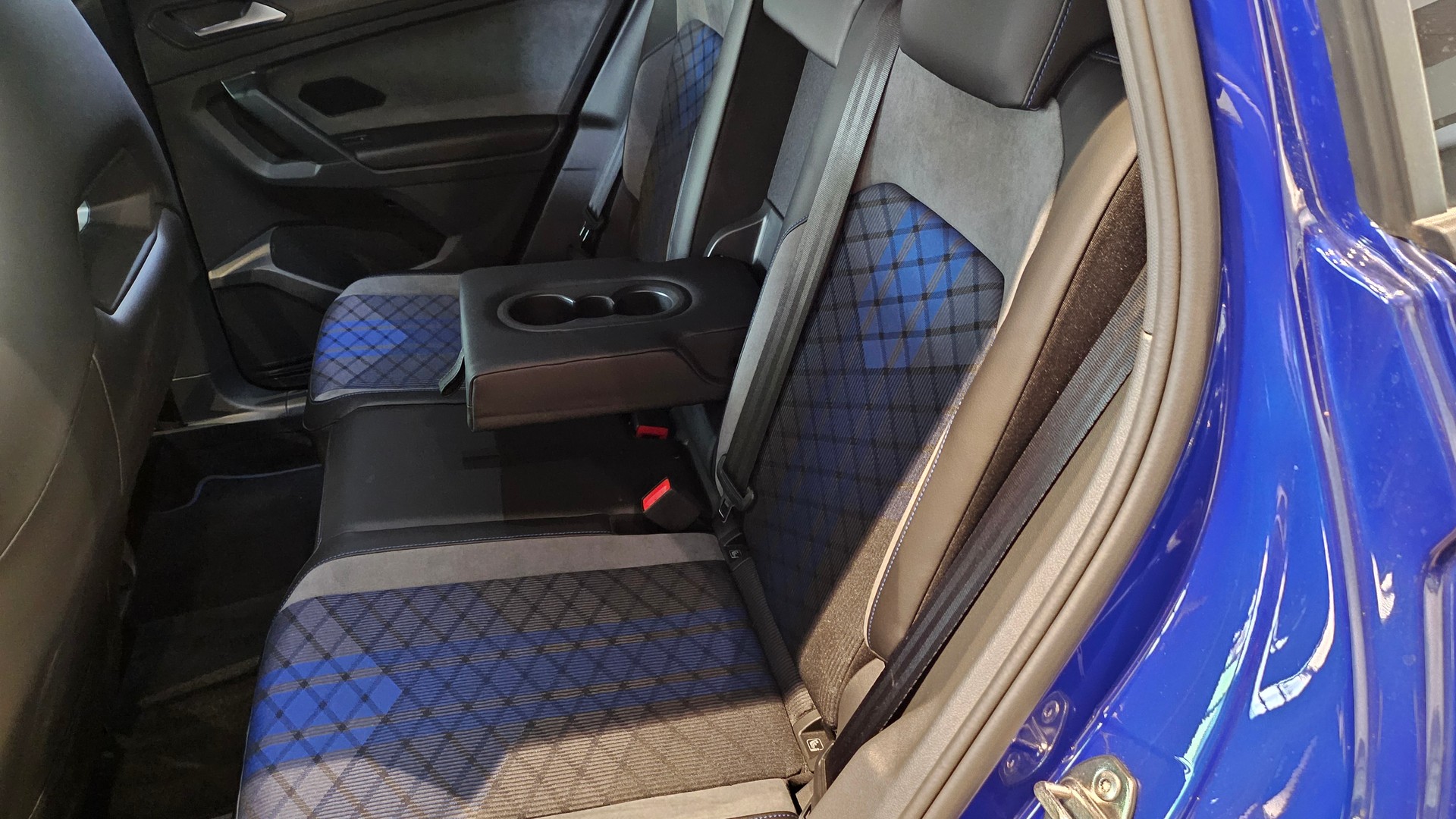 VW Tiguan 2.0TSI R 4Motion DSG-image-22
