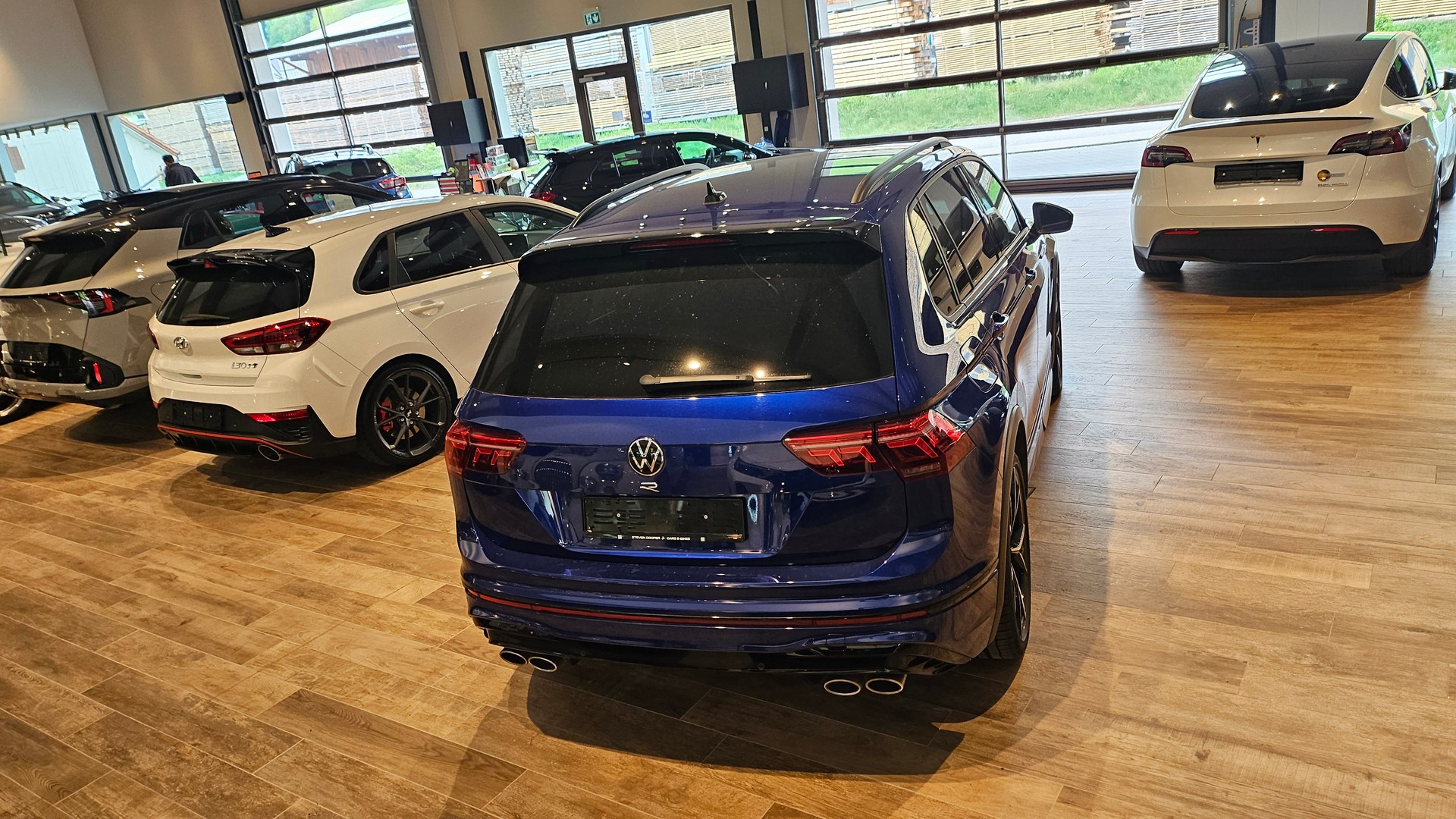 VW Tiguan 2.0TSI R 4Motion DSG-image-11