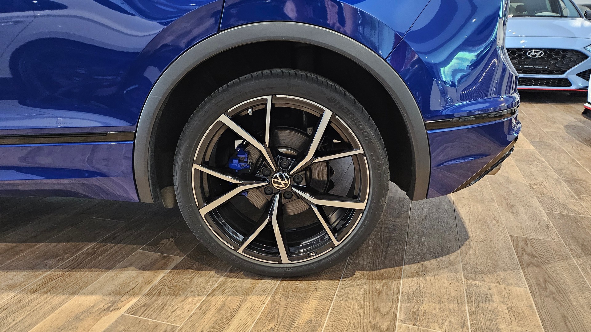 VW Tiguan 2.0TSI R 4Motion DSG-image-16