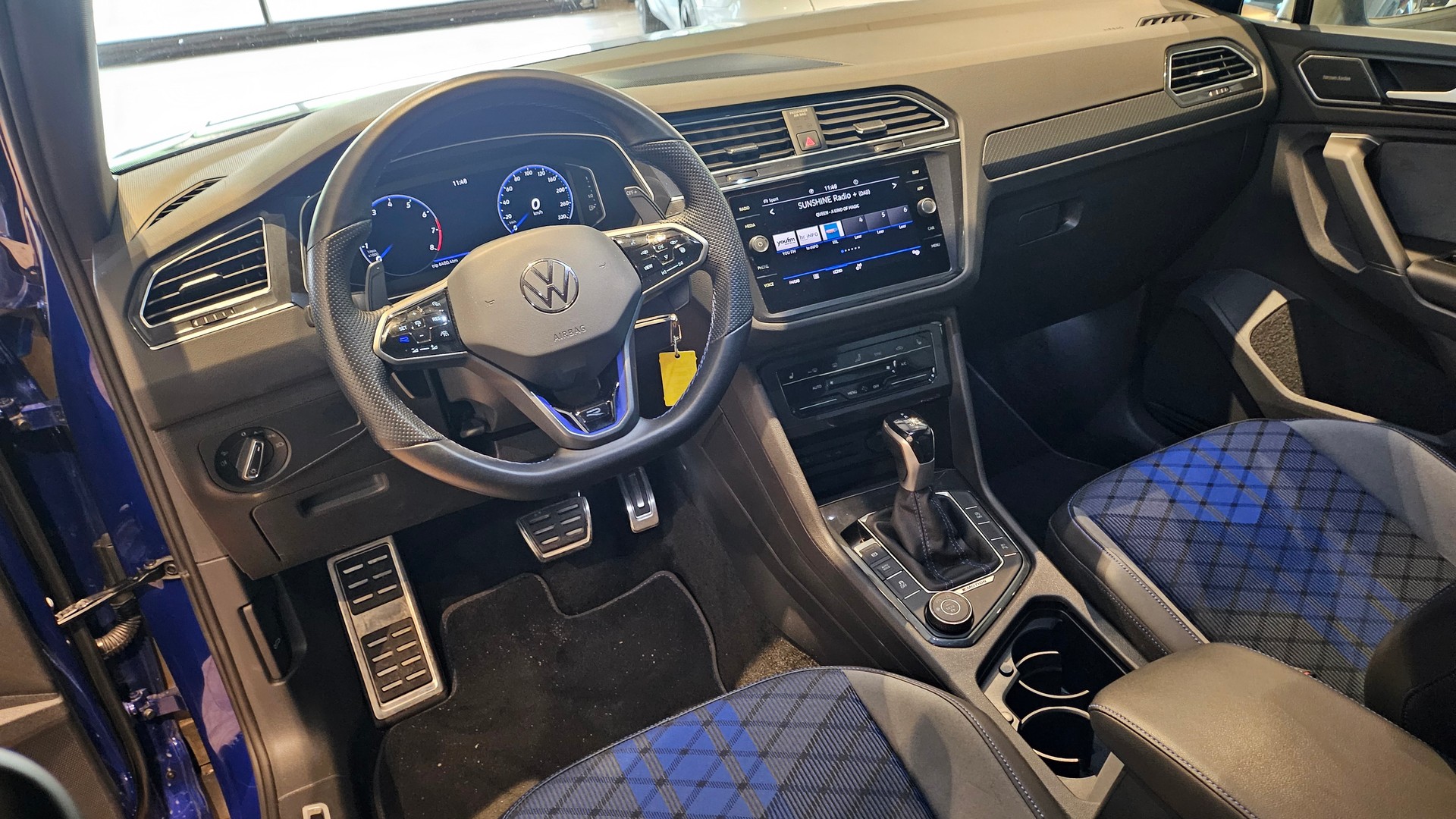 VW Tiguan 2.0TSI R 4Motion DSG-image-23