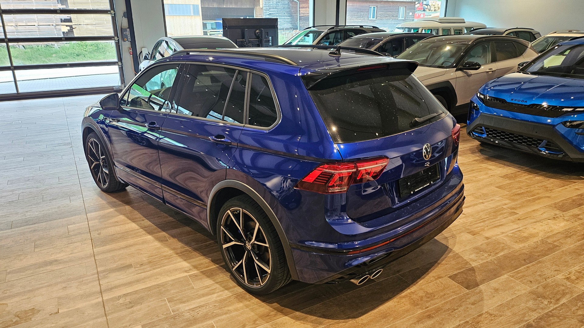 VW Tiguan 2.0TSI R 4Motion DSG-image-13