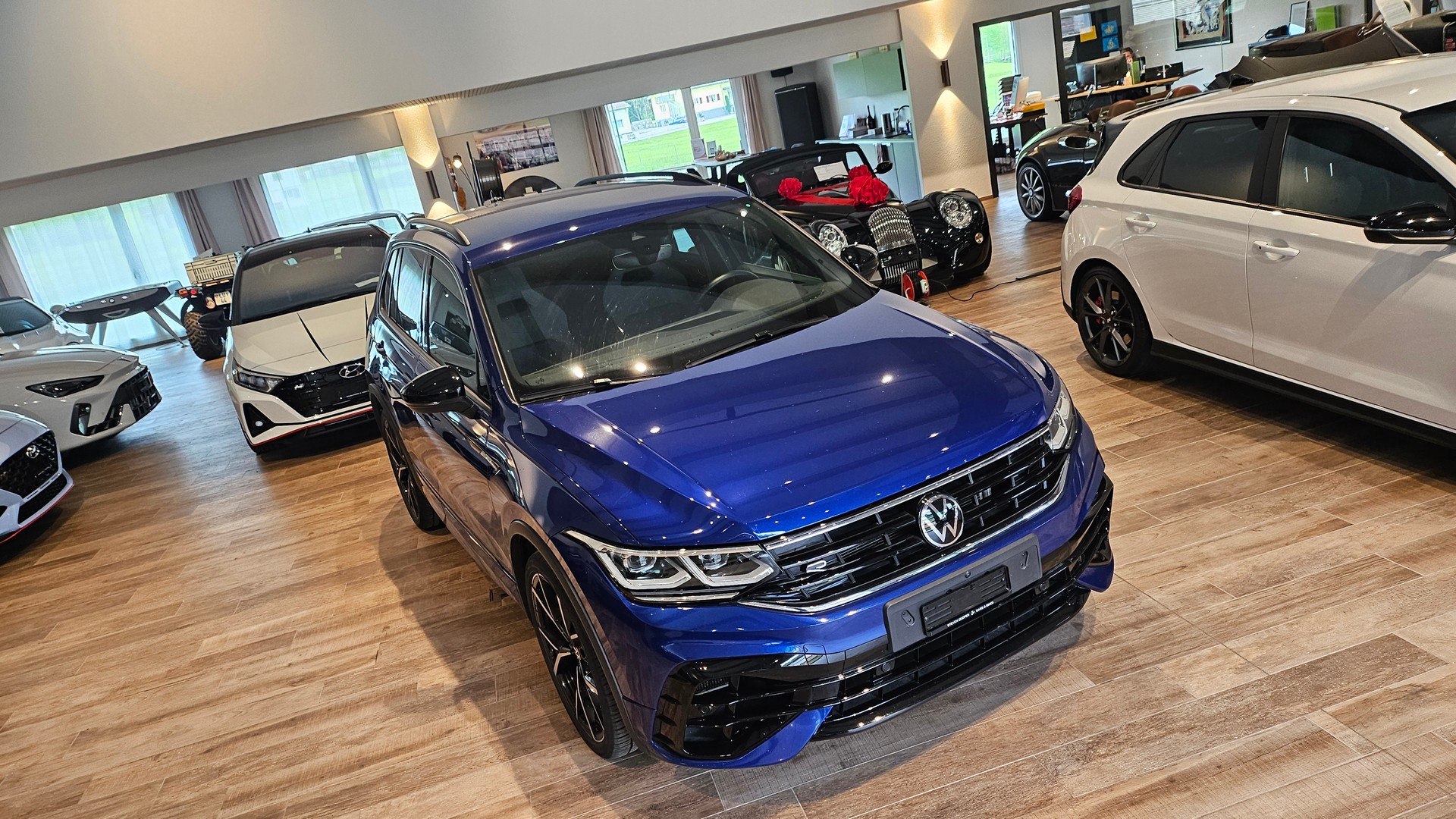 VW Tiguan 2.0TSI R 4Motion DSG-image-5