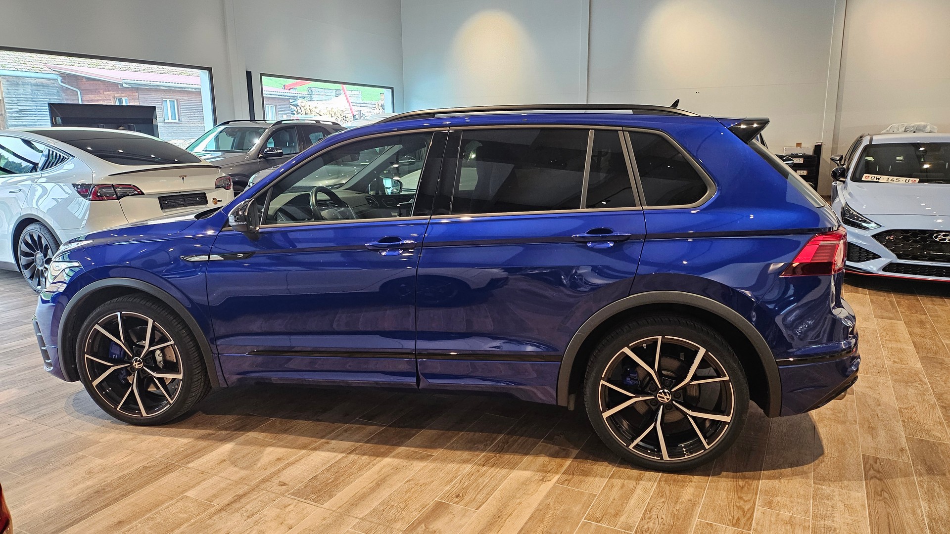 VW Tiguan 2.0TSI R 4Motion DSG-image-14