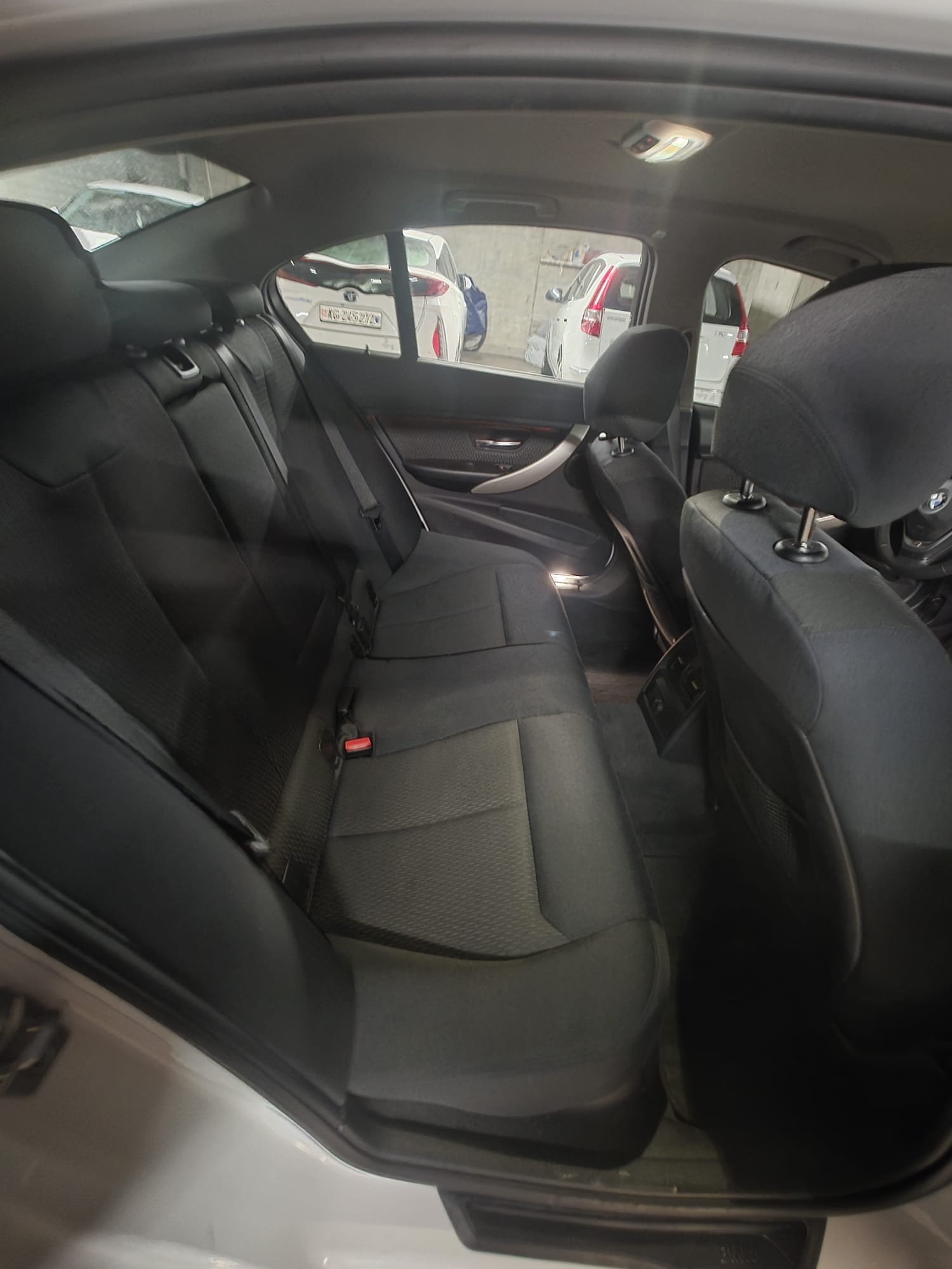 BMW 320d xDrive-image-4