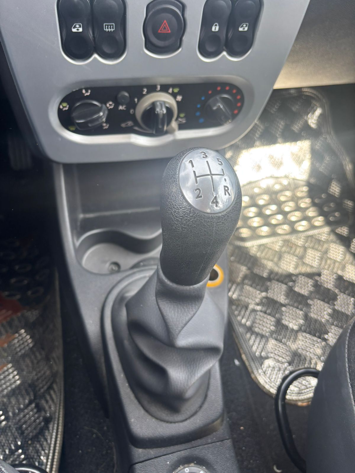 DACIA Sandero 1.6 Lauréate-image-7