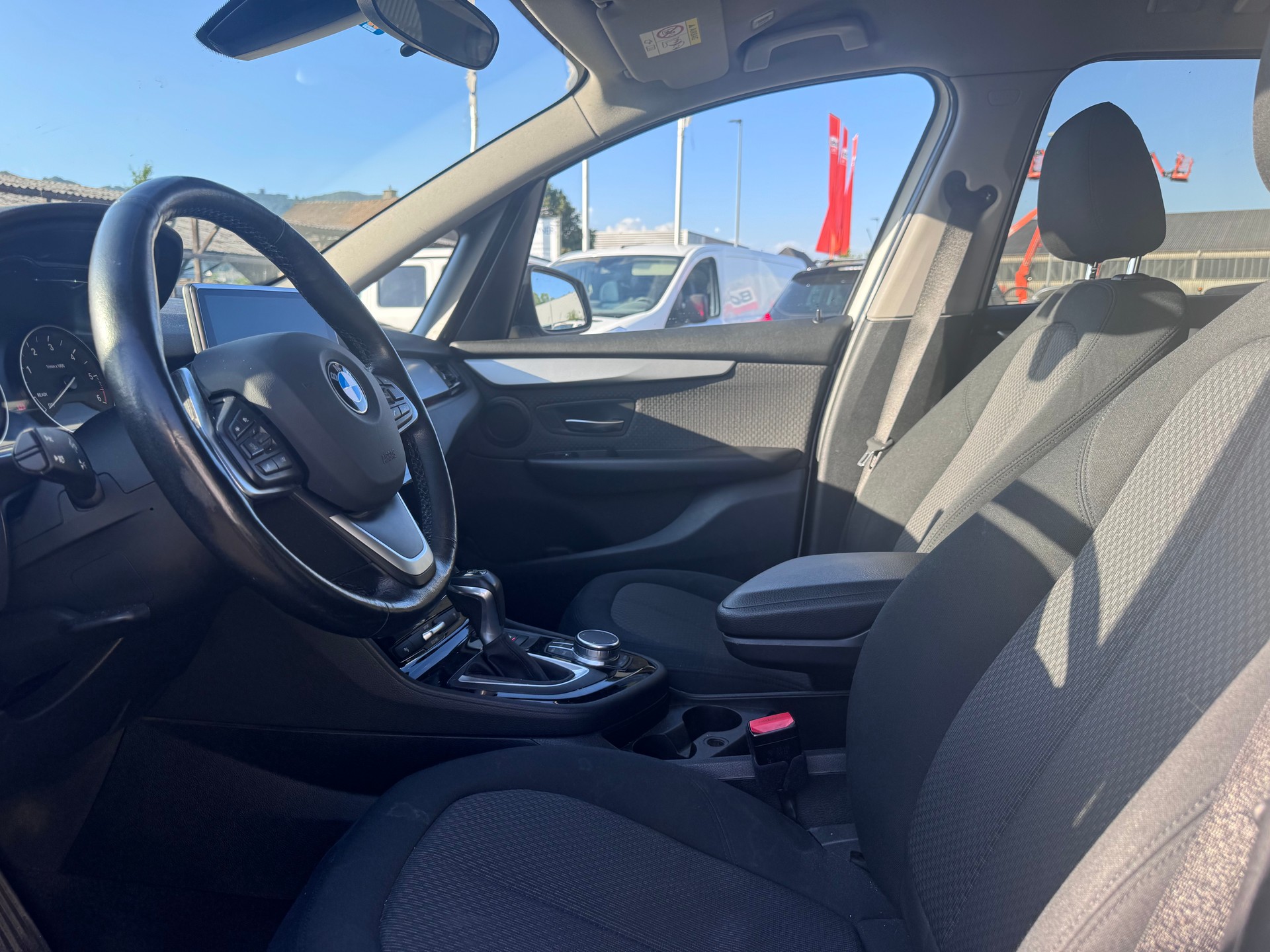 BMW 218d Gran Tourer Steptronic-image-9