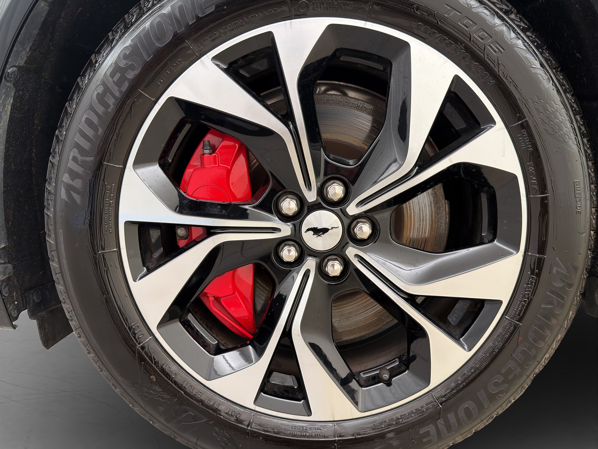 FORD Mustang Mach-E Standard AWD-image-15