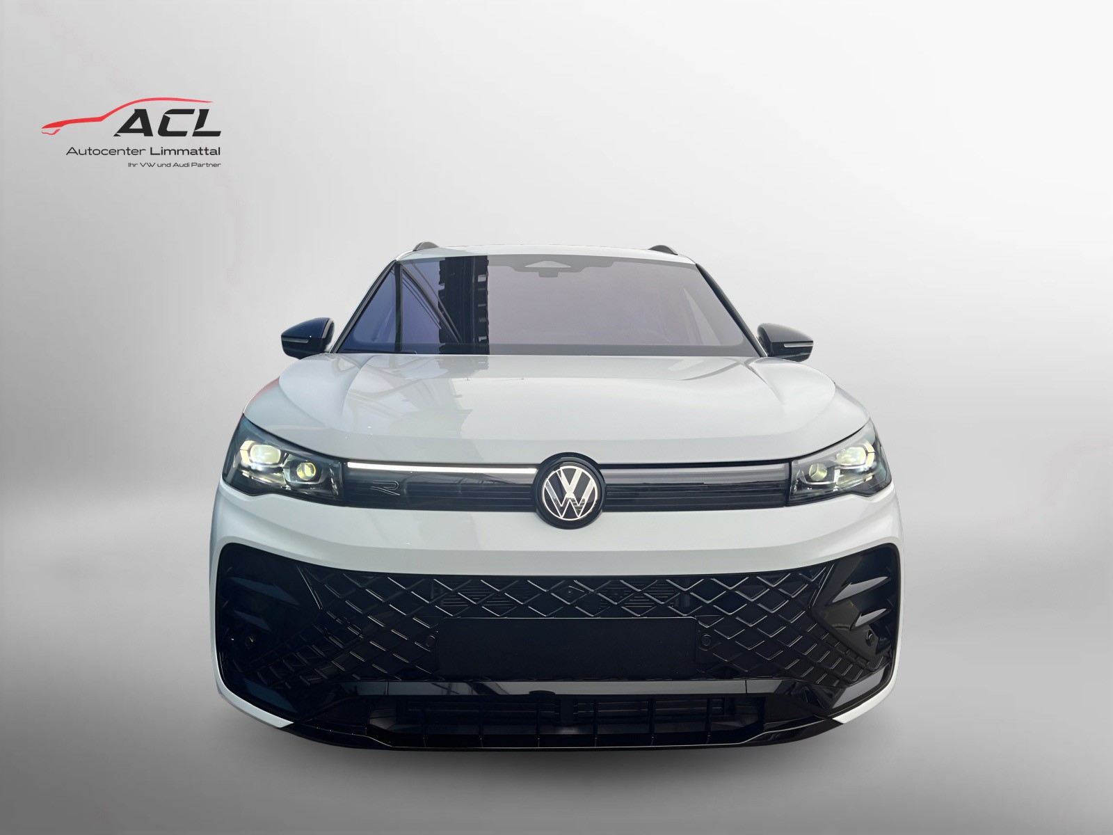 VW Tiguan R-Line 2.0TSI 204PS 4Motion DSG-image-1