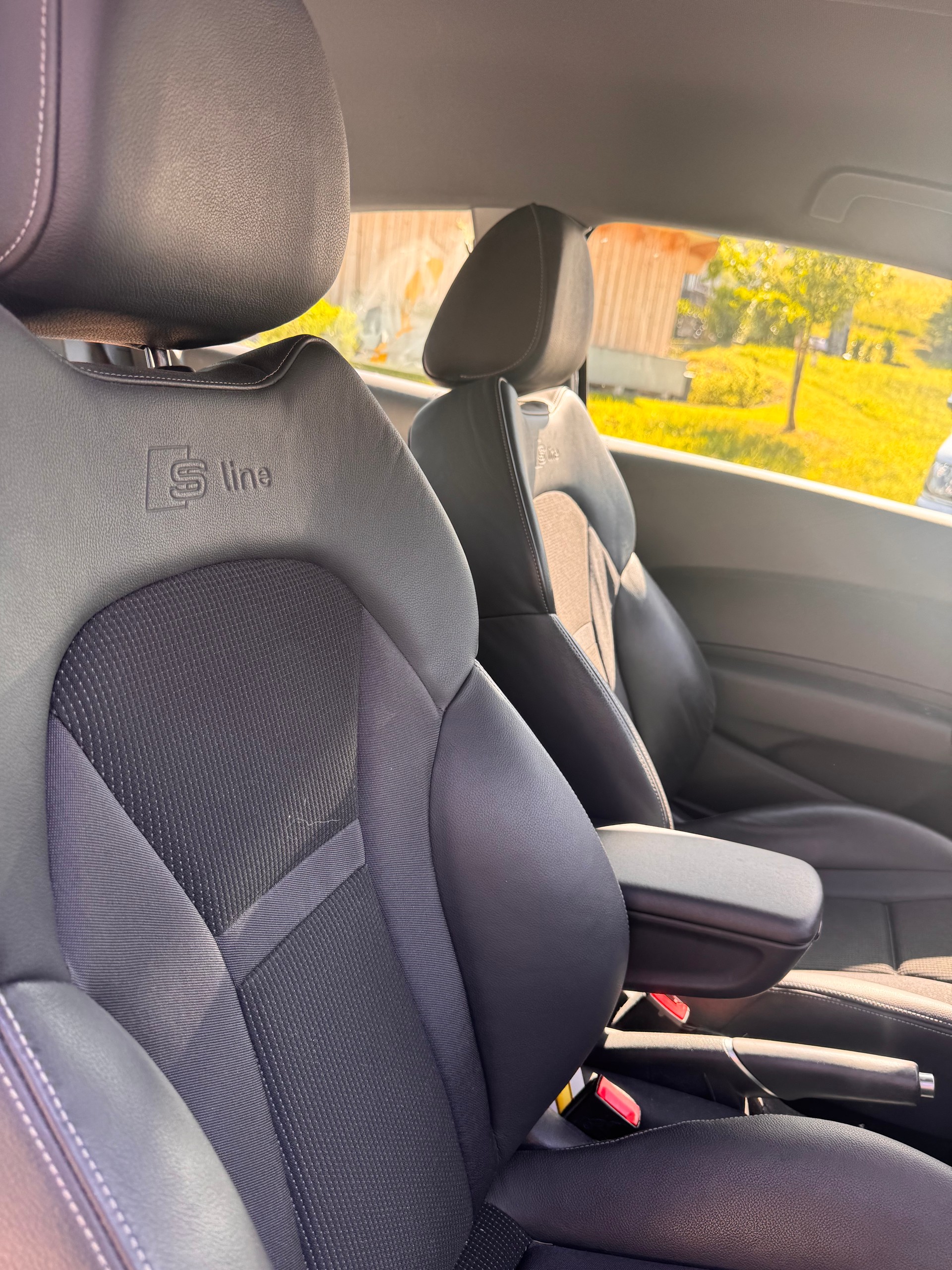 AUDI A1 1.4 TFSI Attraction-image-5