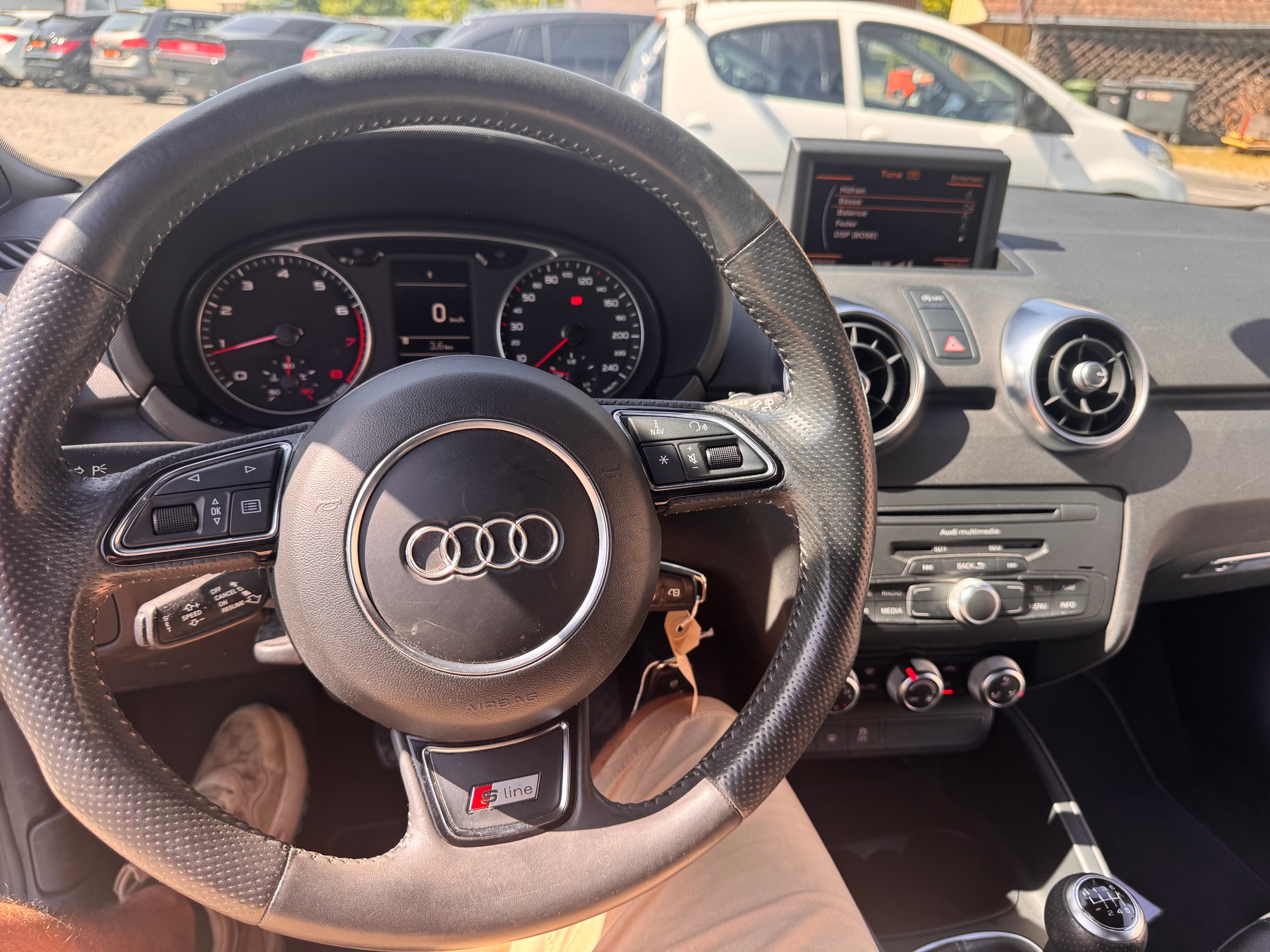 AUDI A1 1.4 TFSI Attraction-image-8
