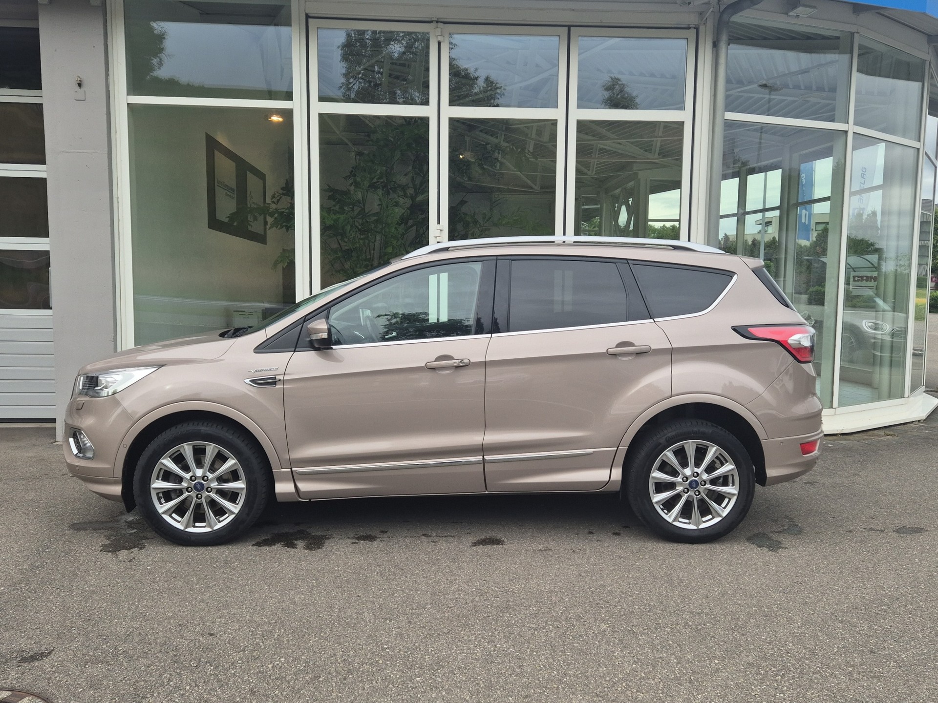 FORD Kuga 2.0 TDCi Vignale 4WD PowerShift-image-3
