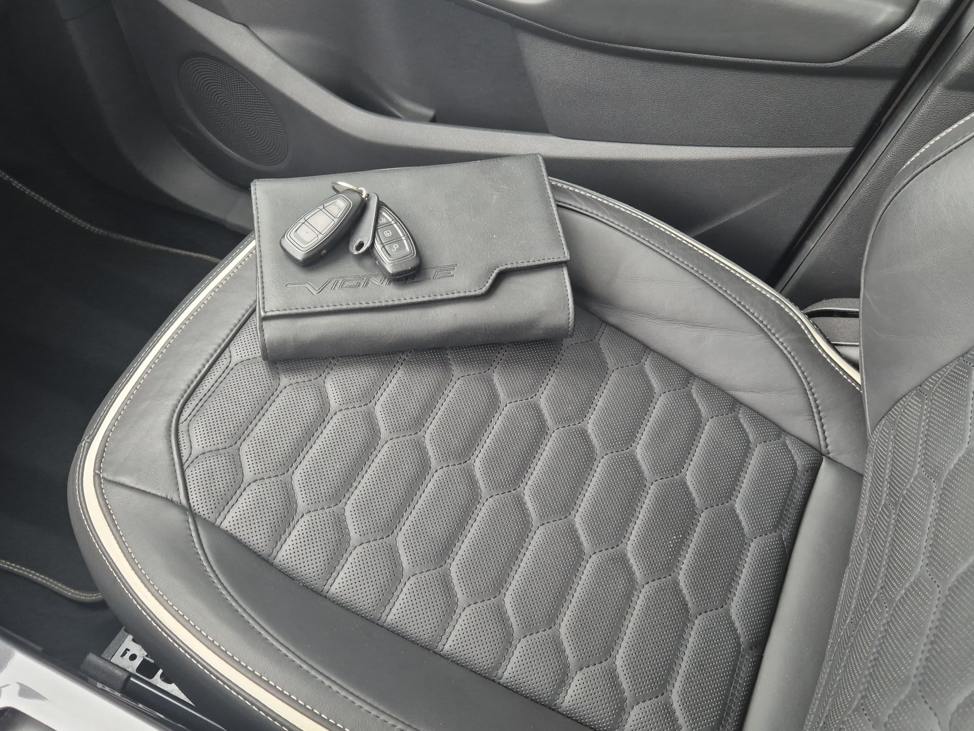 FORD Kuga 2.0 TDCi Vignale 4WD PowerShift-image-11