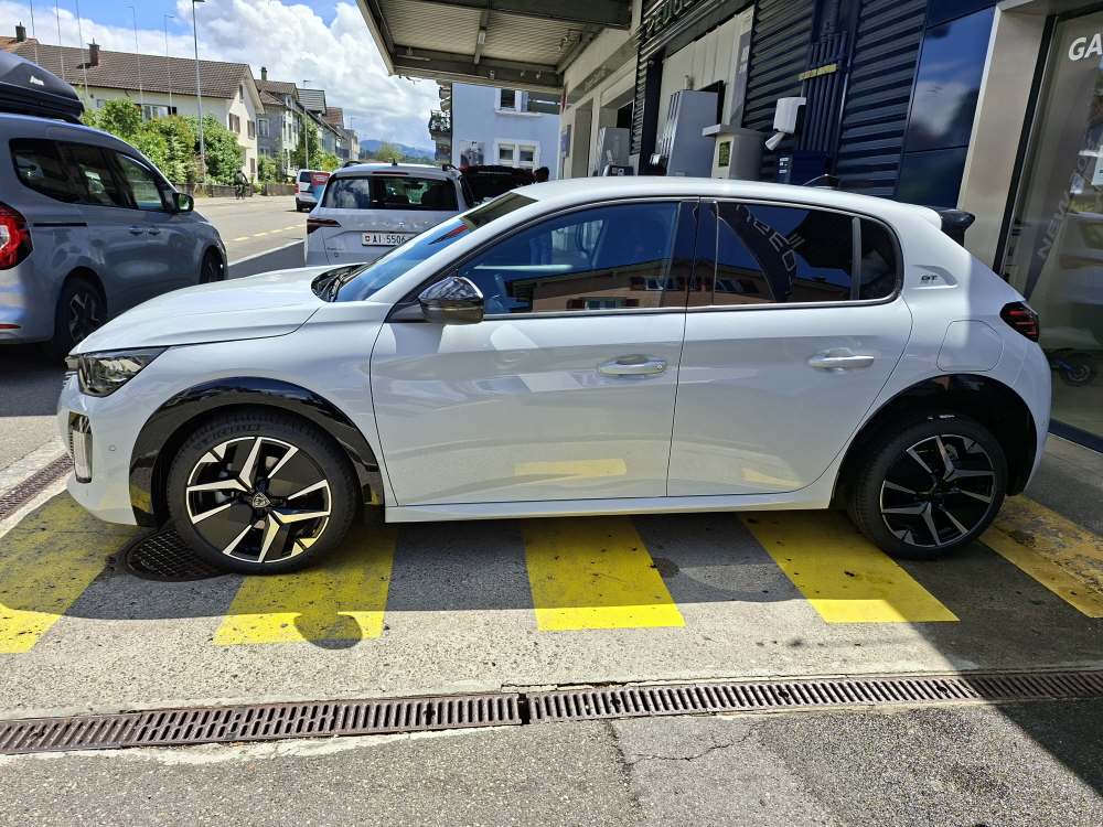 PEUGEOT 208 1.2 Hybrid 145 GT-image-3