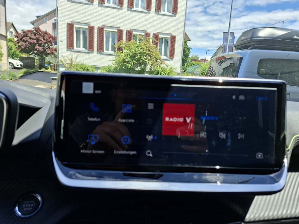 PEUGEOT 208 1.2 Hybrid 145 GT-image-18