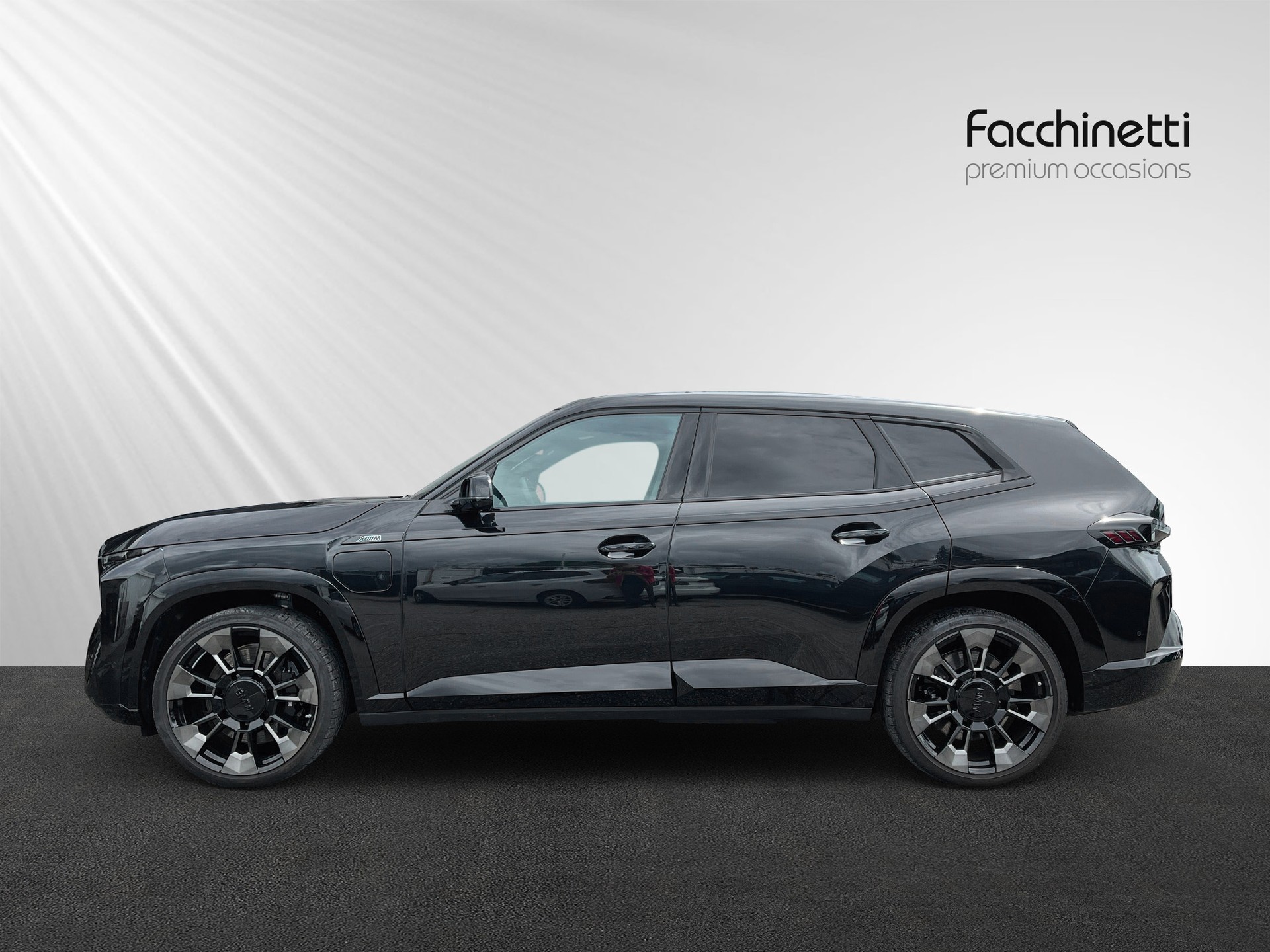 BMW XM xDrive 50e PHEV Steptronic-image-1