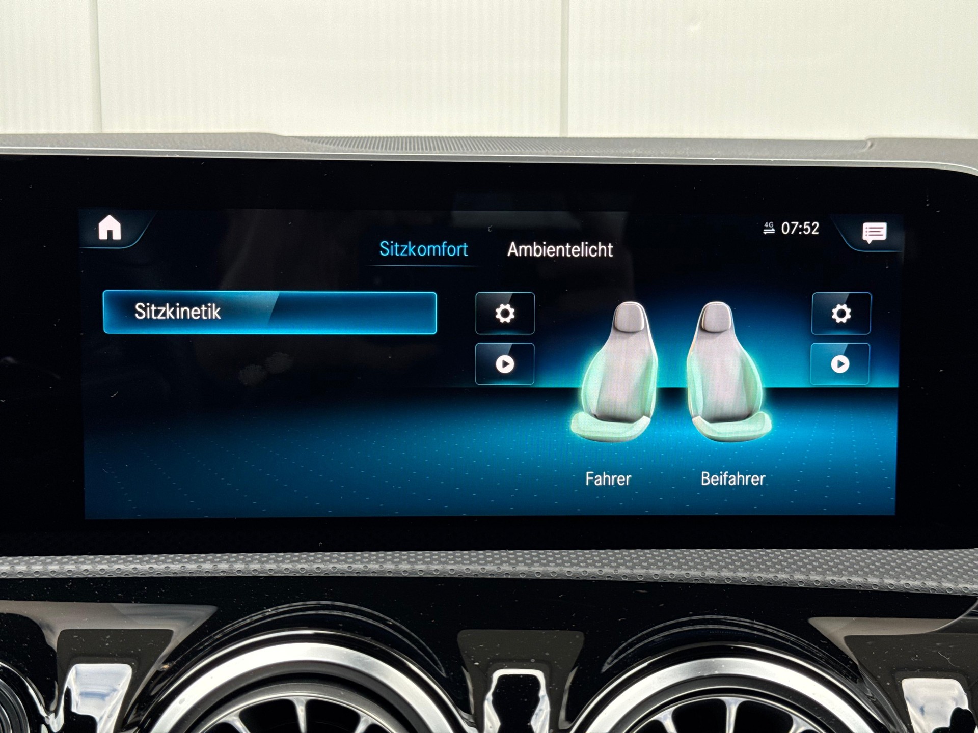 MERCEDES-BENZ A 250 4Matic AMG Line 4Matic 7G-DCT-image-25