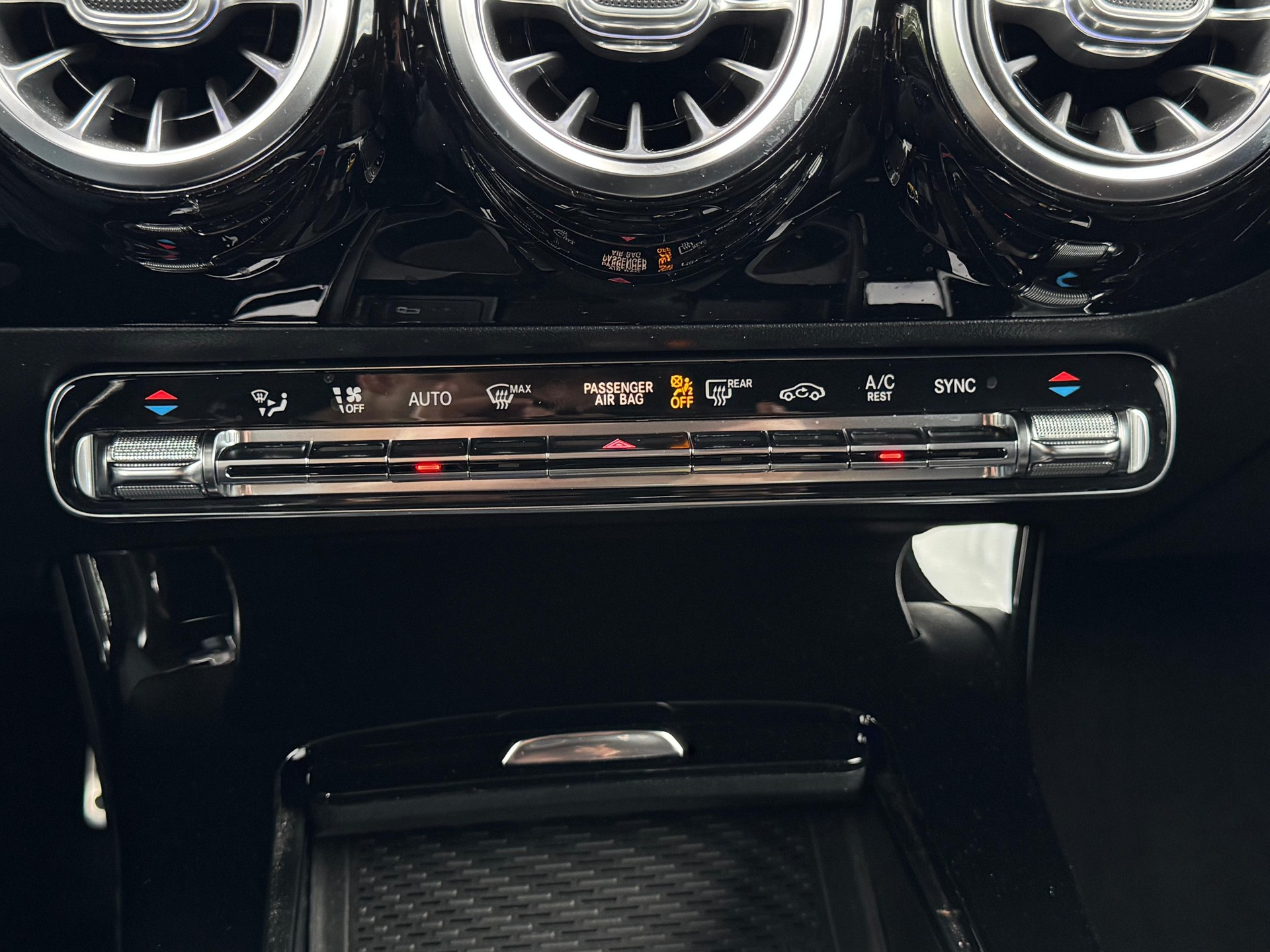 MERCEDES-BENZ A 250 4Matic AMG Line 4Matic 7G-DCT-image-13