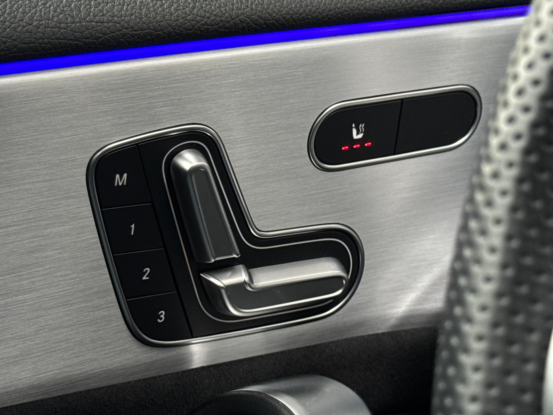 MERCEDES-BENZ A 250 4Matic AMG Line 4Matic 7G-DCT-image-15