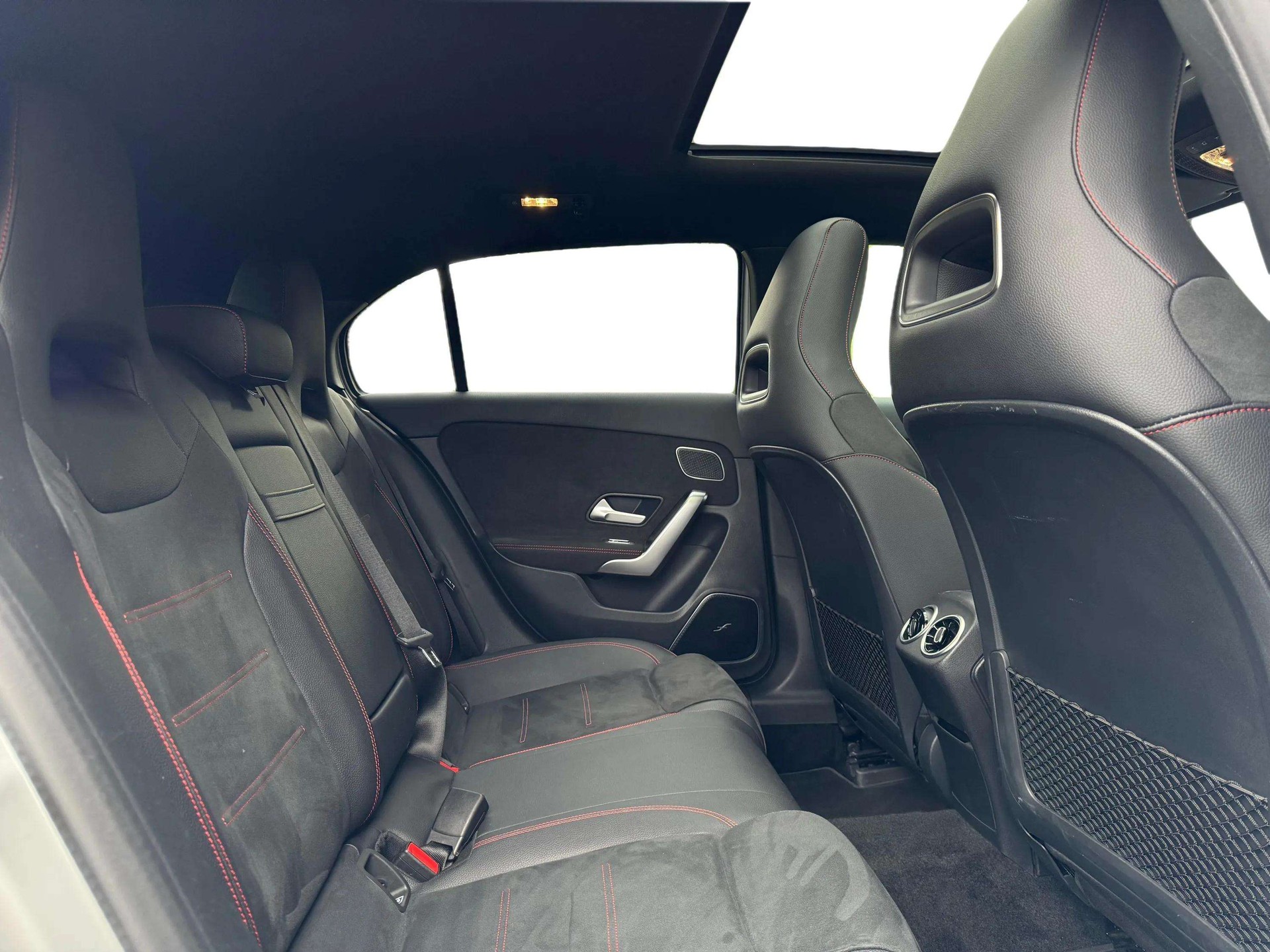 MERCEDES-BENZ A 250 4Matic AMG Line 4Matic 7G-DCT-image-18