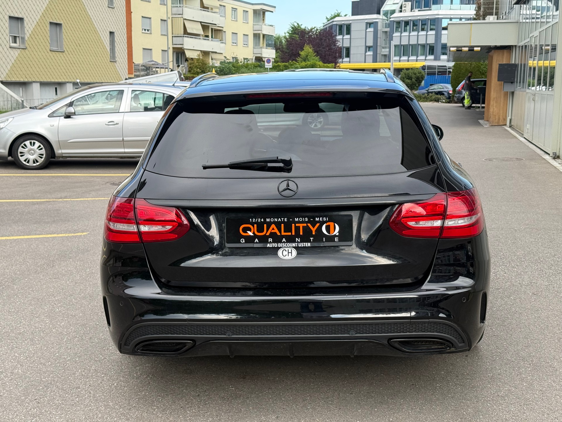 MERCEDES-BENZ C 250 BlueTEC AMG Line 4Matic 7G-Tronic-image-4