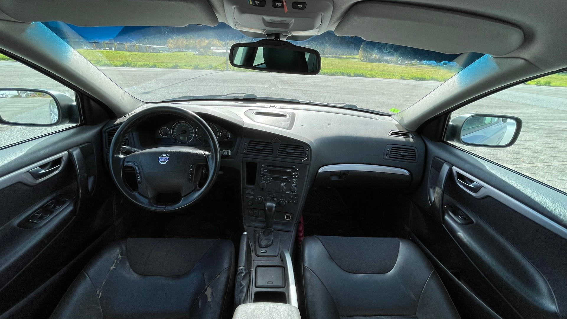 VOLVO XC70 2.5T AWD-image-8
